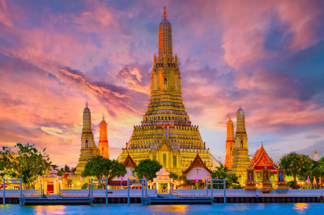 Image of Wat Arun Temple in Bangkok, Thailand