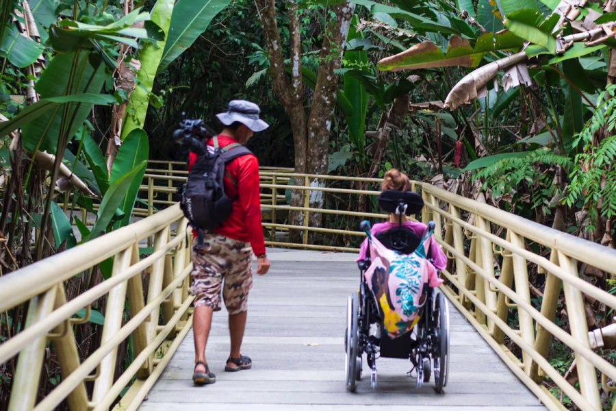 A guest of Il Viaggio enjoying a treetop tour in Costa Rica